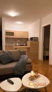 **IZDAVANJE STANA | CENTAR NOVOG SADA – ŽELEZNIČKA ULICA**